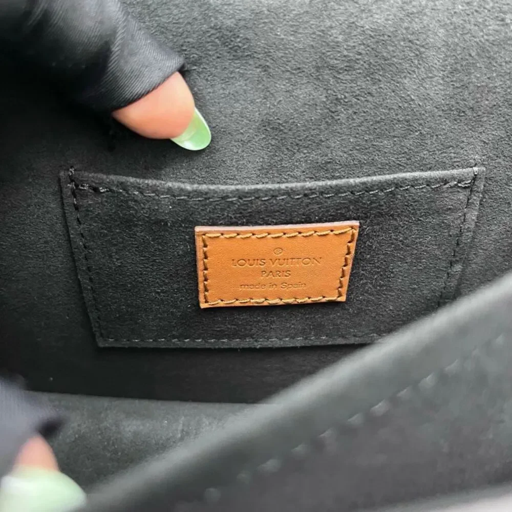 Louis Vuitton Women Pre-Loved Bag Very Good Condition